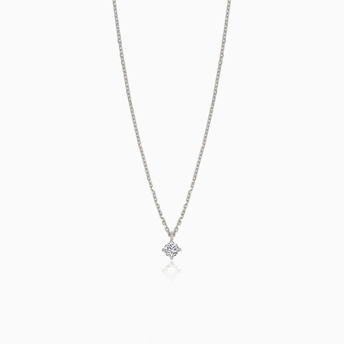 Collar delicado con diamante único