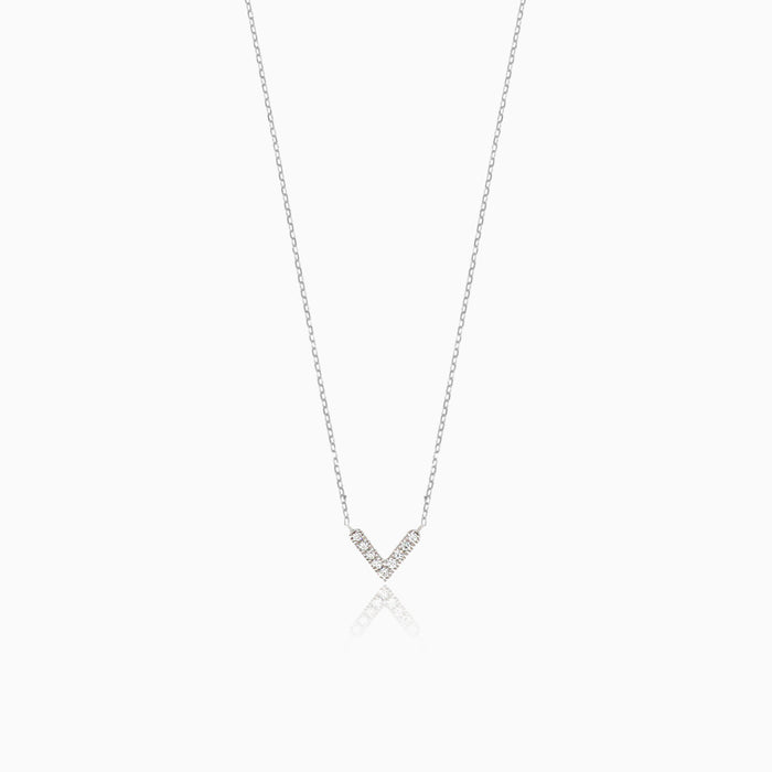 Náhrdelník ve tvaru V s diamanty