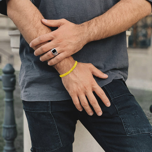 Densely knit Figaro gold bracelet