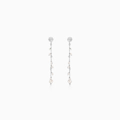 Dangle earrings in white gold with pearls