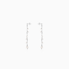 Dangle earrings in white gold with pearls