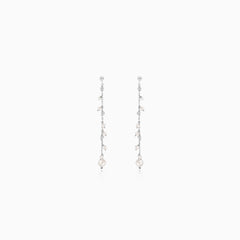 Dangle earrings in white gold with pearls