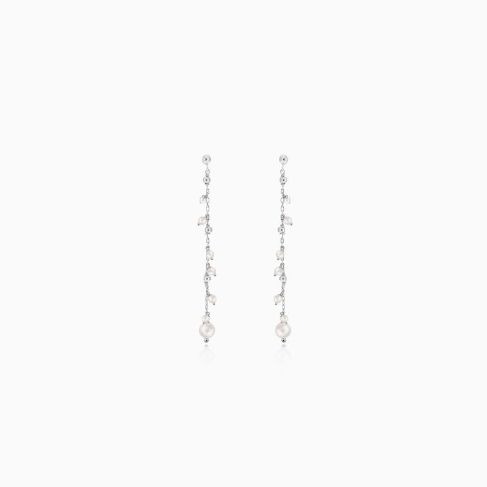 Dangle earrings in white gold with pearls