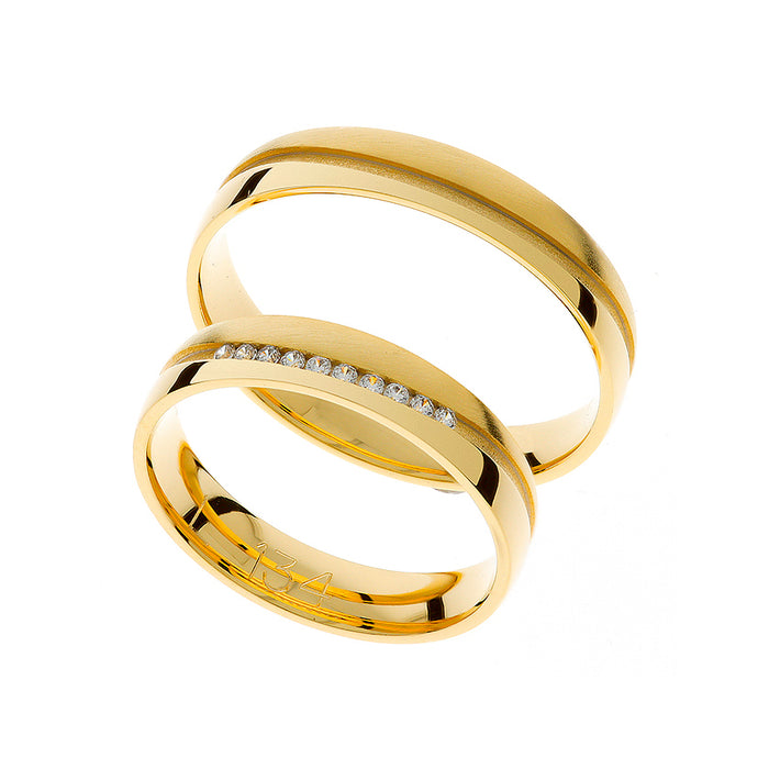 Anillos de boda con corte mate alrededor del anillo