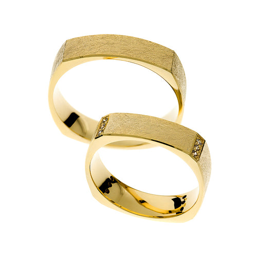 Unusual yellow gold wedding ring