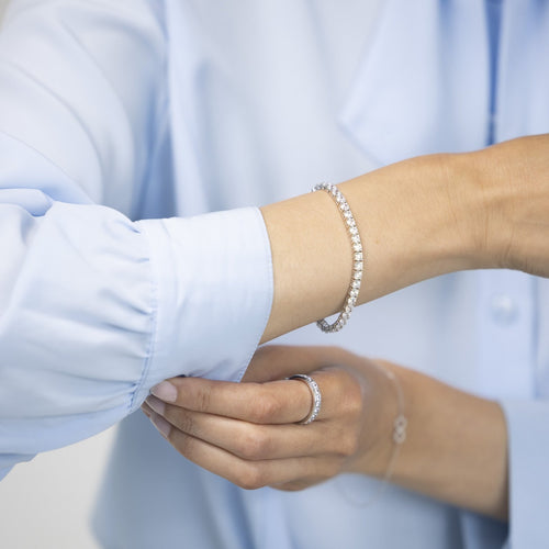Wide tennis bracelet with zirconia