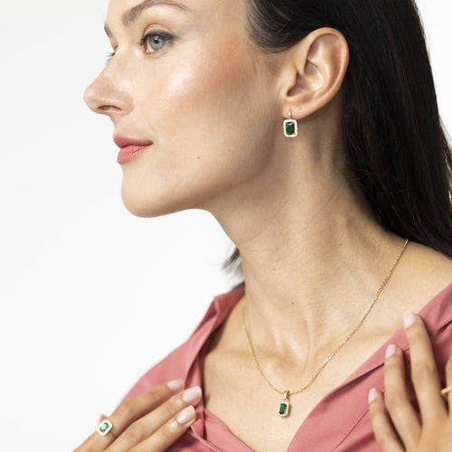 Rectangle green quartz gold pendant