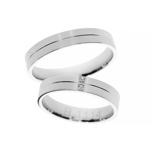 White gold ring with sparkling finish