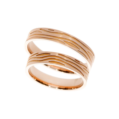 Classic rose gold wedding ring with carved lines