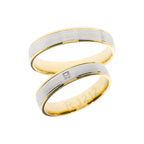 White and yellow gold wedding ring with optinal stone