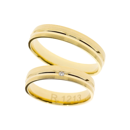 Yellow gold solitaire wedding ring with carved line