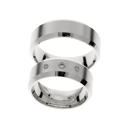 White gold polished wedding ring with or without stones