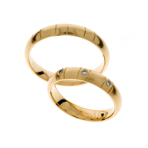 Yellow gold wedding rings set