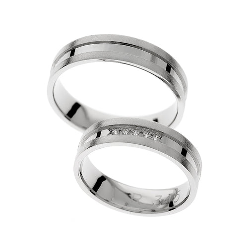 White gold weddingrings with polished center