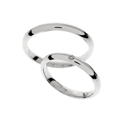 Anillos de boda clásicos de oro con alto pulido.