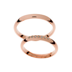 Alianzas de boda clásicas de oro rosa.