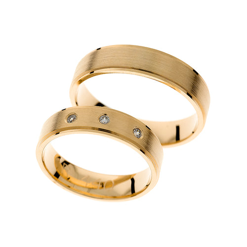 Yellow gold wedding rings with step sides