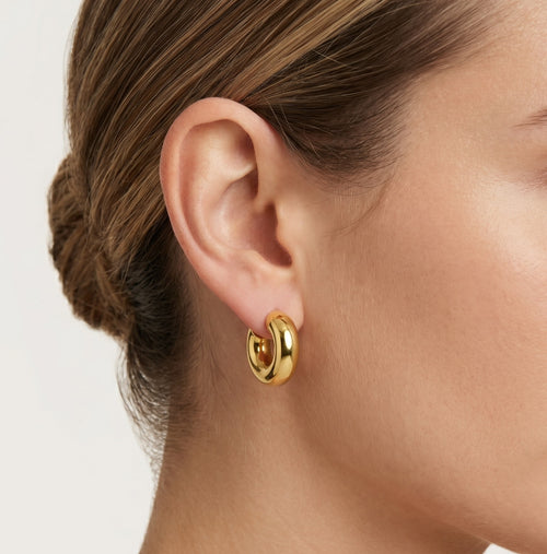 Massive ladies round earrings in yellow gold