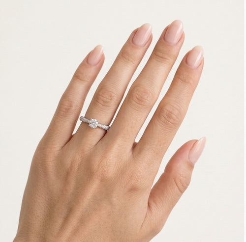 Pave diamantový zásnubní prsten