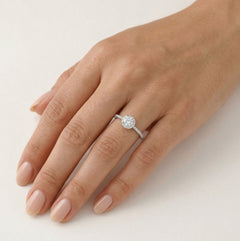 Bague en argent avec oxyde de zirconium rond