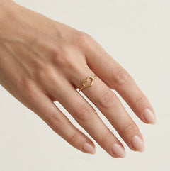 Anillo de mujer con corazón encantador en oro amarillo