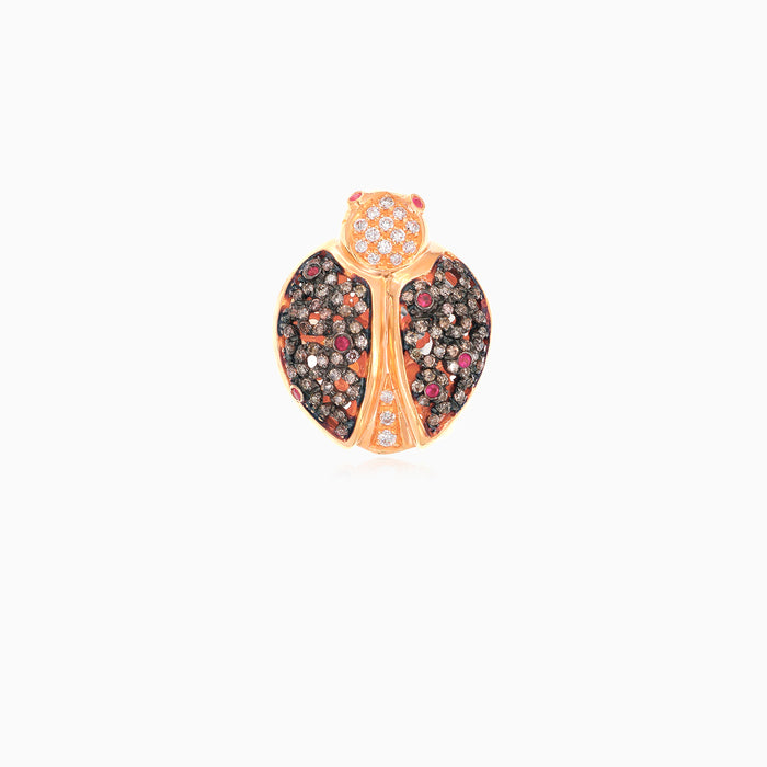 Anillo elegante de oro rosa con mariquita