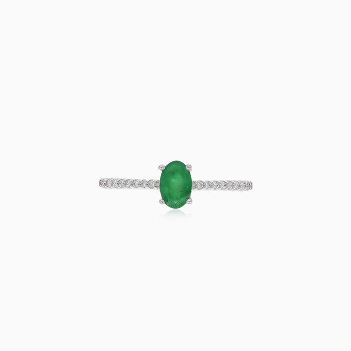 Bague classique en or blanc avec diamant et émeraude