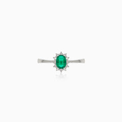 Sparkling white gold diamond ring with emerald