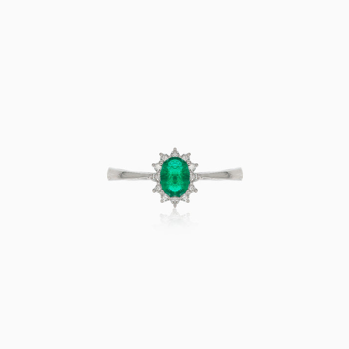 Sparkling white gold diamond ring with emerald