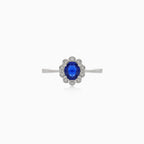 Sparkling white gold diamond ring with sapphire