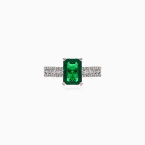 Stunning 18kt gold emerald and diamond ring