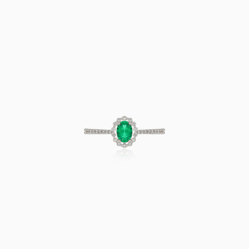 Královský prsten z bílého zlata se smaragdem a diamanty