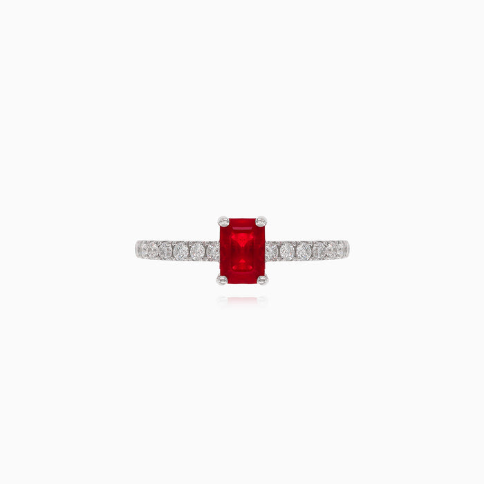 Anillo radiante con diamante redondo, esmeralda y rubí