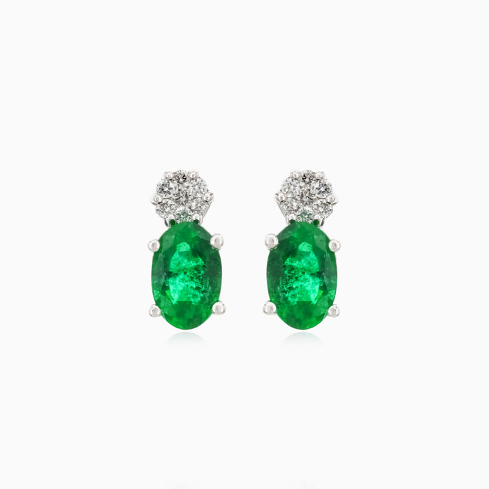 Boucles d’oreilles en or blanc avec diamants taille émeraude