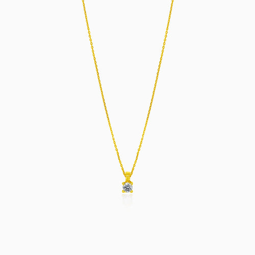 Dainty necklace with solitaire diamond