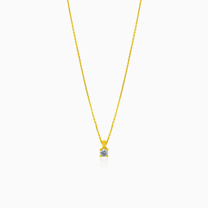 Dainty necklace with solitaire diamond