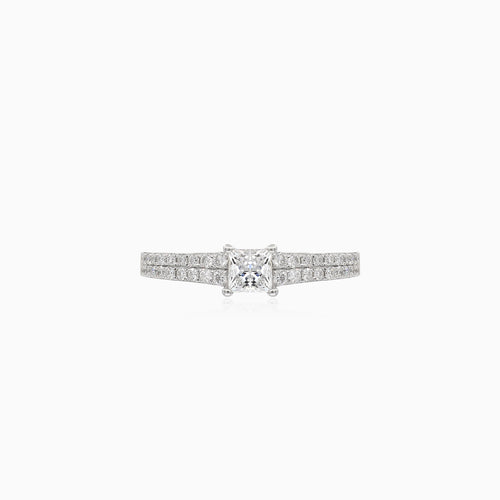 Úžasný zásnubní prsten s diamantem ve tvaru princess z bílého zlata