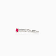 Sparkling white gold ring with ruby and diamonds