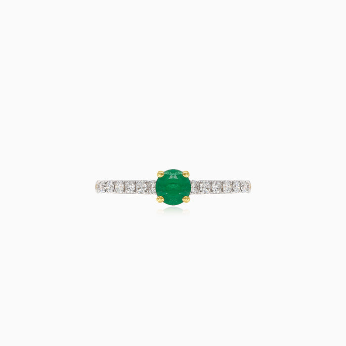 Bague élégante avec émeraude et diamants taille ronde