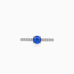 Sparkling white gold ring with diamonds and tanzanite