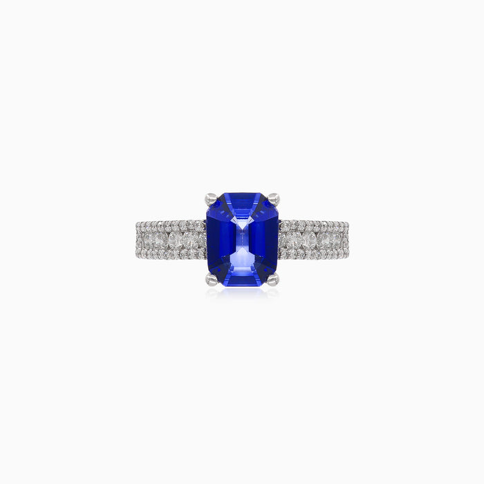 Anillo de mujer con estilo con diamantes y zafiro azul