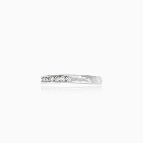 Jednořadý diamantový prsten z bílého zlata
