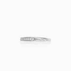 Minimalistický diamantový prsten z bílého zlata