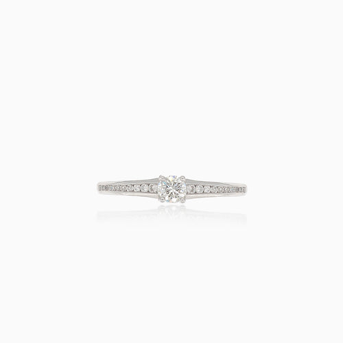 Elegantní prsten z bílého zlata s diamanty