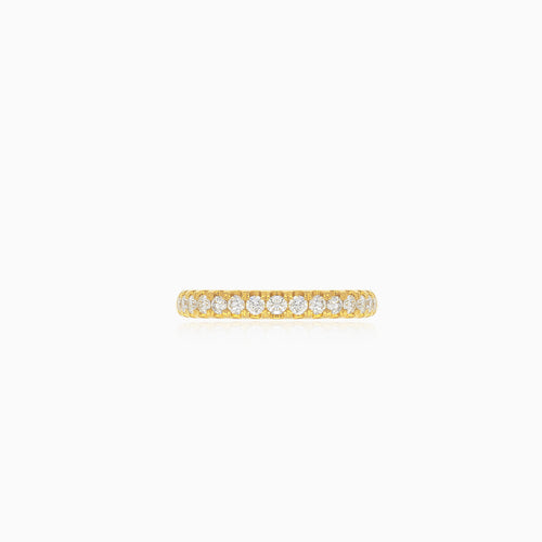 Glamorous gold ring with diamonds