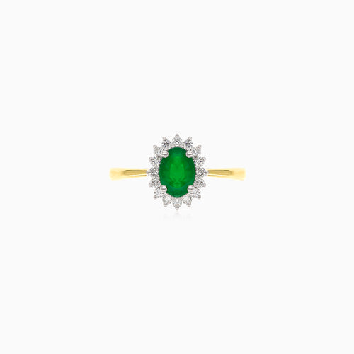 Nadčasový královský prsten s diamanty a smaragdem