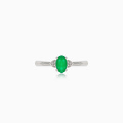 Fine white gold ring with emerald and diamonds