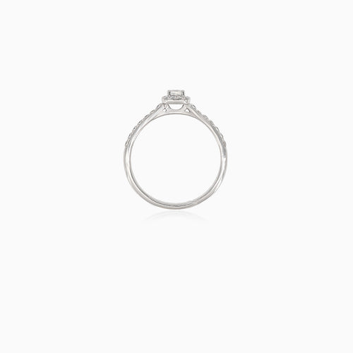 Timeless women ring with round and square diamonds