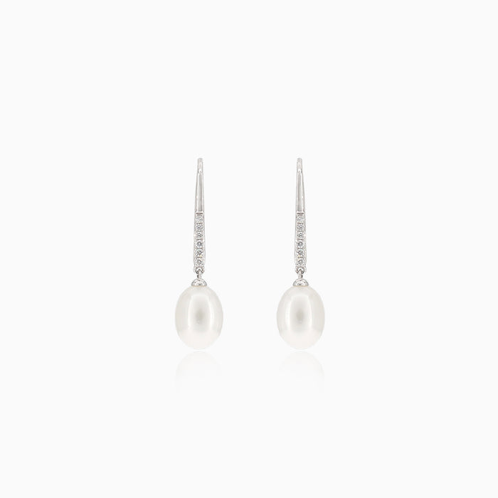 Elegantes pendientes de oro blanco con perlas y diamantes