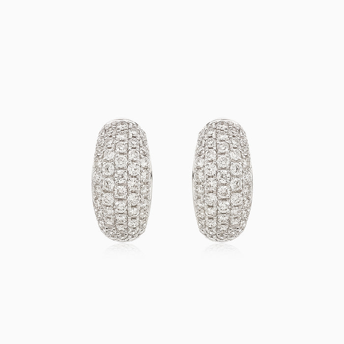 Boucles d’oreilles charmantes en or blanc avec diamants
